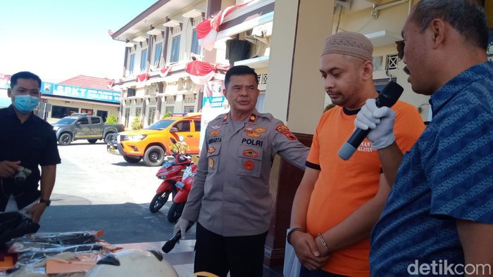 Pelaku saat dihadirkan di Mapolres Klaten, Jumat (5/8/2022).