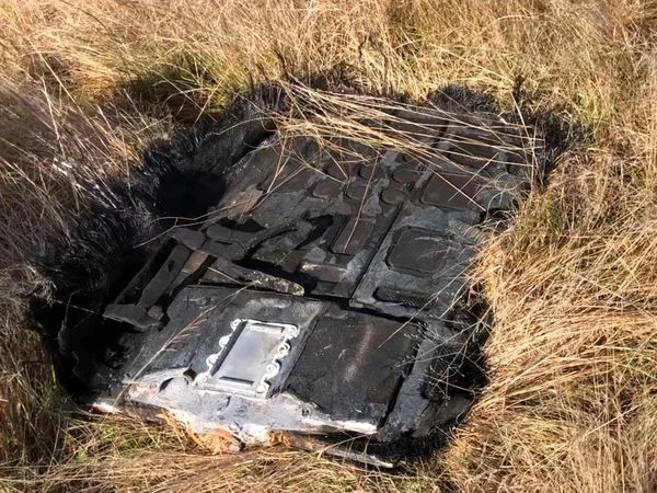 Penampakan Puing Pesawat SpaceX yang Jatuh di Australia