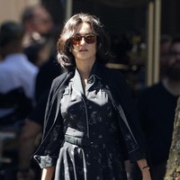 Di film yang rancananya dirilis pada 2023 itu, Penelope Cruz berperan sebagai istri Enzo, Laura Ferrari. Ia pun berdandan ala perempuan era 50-an saat pengambilan gambar, Kamis (4/8/2022). (Foto: GC Images/MEGA)