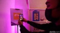 Metaverse membuka kafe yang mengusung konsep kreatif di kawasan M Bloc space. #Menujumetaverse Cafe menghadirkan 10 instalasi seni dan 20 permainan efek AR.