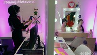 Metaverse membuka kafe yang mengusung konsep kreatif di kawasan M Bloc space. #Menujumetaverse Cafe menghadirkan 10 instalasi seni dan 20 permainan efek AR.