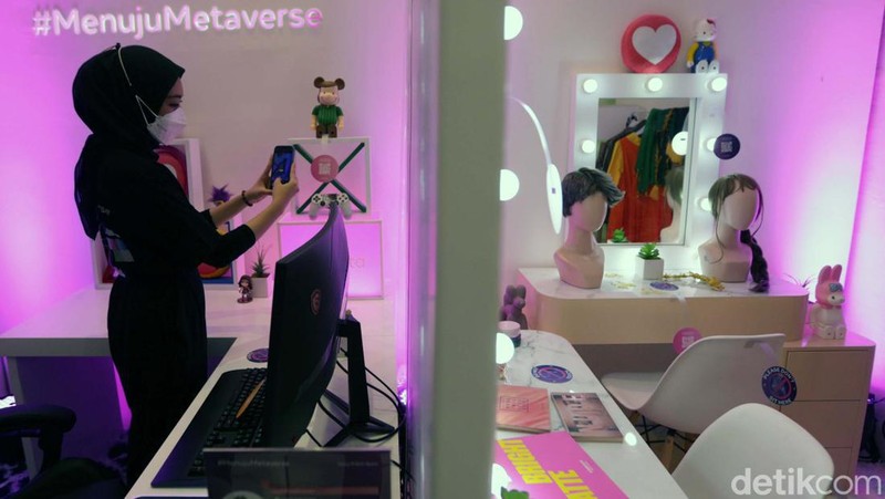 Metaverse membuka 'kafe' yang mengusung konsep kreatif di kawasan M Bloc space. #Menujumetaverse Cafe menghadirkan 10 instalasi seni dan 20 permainan efek AR.