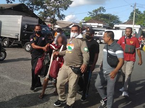 Ngamuk di Pasar Subagan, ODGJ Diamankan Satpol PP Karangasem