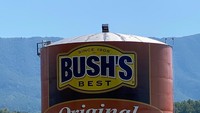  Di area luar, pengunjung pun bisa berfoto di tong besar yang mirip dengan kemasan kacang Bush’s Beans. Kamu tertarik foto di sini? Foto: Tripadvisor.com / Nina W 