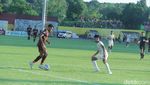 Potret Aksi Pemain PSM Ditahan Imbang Persija di Stadion BJ Habibie