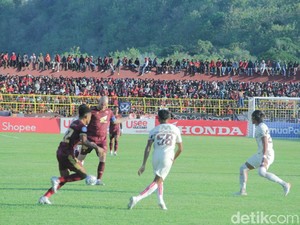 PSM Lagi Superior saat Jamu Persebaya di Kandang Angker Stadion BJ Habibie