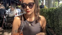 Saat liburan Ke Prancis hingga Jerman, Ratu Felisha memang banyak memanfaatkan waktu dengan menikmati restoran dan kafe lokal di sana. Foto: Instagram @allaboutfelisha