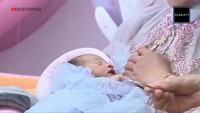Jika dilihat, baby Moana lebih mirip Ricis atau Ryan nih? Foto: Instagram/@riaricis1795