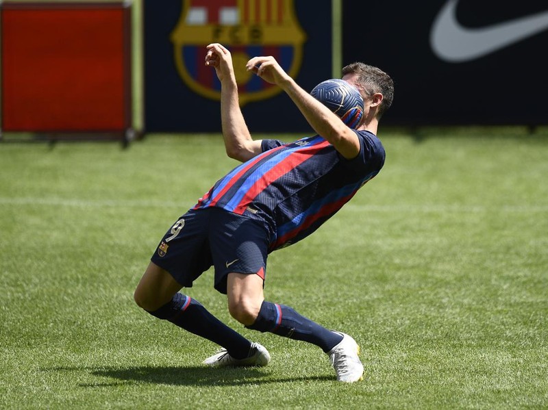 Robert Lewandowski during the presentation of Robert Lewandowski as a new player of FC Barcelona, at Camp Nou on August 5, 2022 in Barcelona, Spain. (Photo by Jose Breton/Pics Action/NurPhoto via Getty Images)