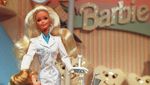 Sejarah Singkat Boneka Barbie dalam Bingkai Foto