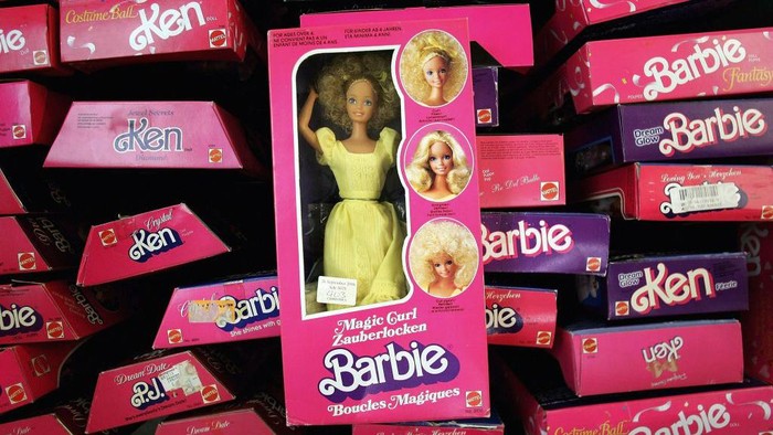 Barbie merupakan boneka fenomenal produksi Amerika Serikat. Nah, seperti apa sih sejarahnya? Penasaran?