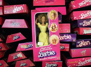 Trump Pangkas Tarif Impor Mobil Inggris Jadi 10%, tapi Barbie Kena 100%