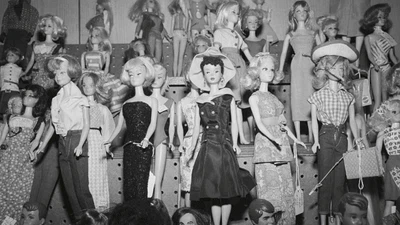 Sejarah Singkat Boneka Barbie dalam Bingkai Foto