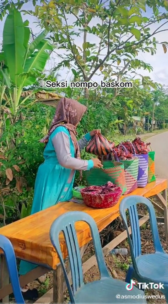 Seksi Pesta Pernikahan Seksi Pesta Pernikahan di Kampung