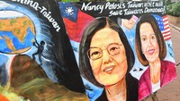 Begini hasil gambar Ketua DPR Nancy Pelosi (kanan) dan Presiden Taiwan yang dilukis oleh seniman India.