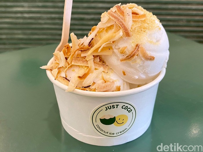 Slurpp! Segar Alami Coco Shake dan Coco Orange Buatan Just Coco