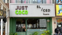 Just Coco, salah satu pionir minuman kelapa kekinian di Jakarta. Gerainya yang ini ada di kawasan Golf Island PIK.