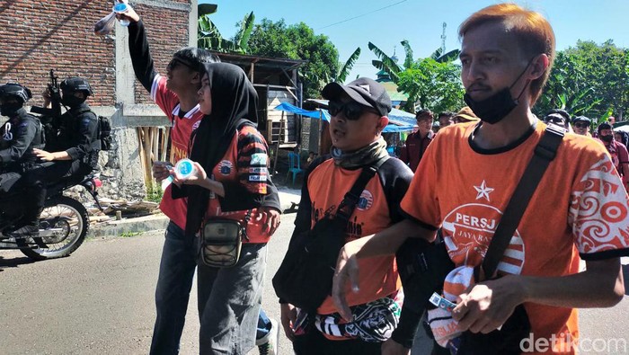 Suporter Persija The Jakmania asal Kaltim datang ke Parepare