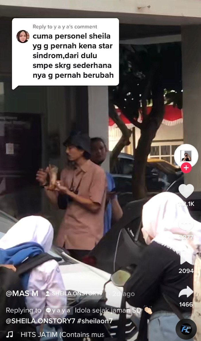 Tak Gengsi! 10 Artis Ini Jajan Cilok Pinggir Jalan hingga Makan di Warteg