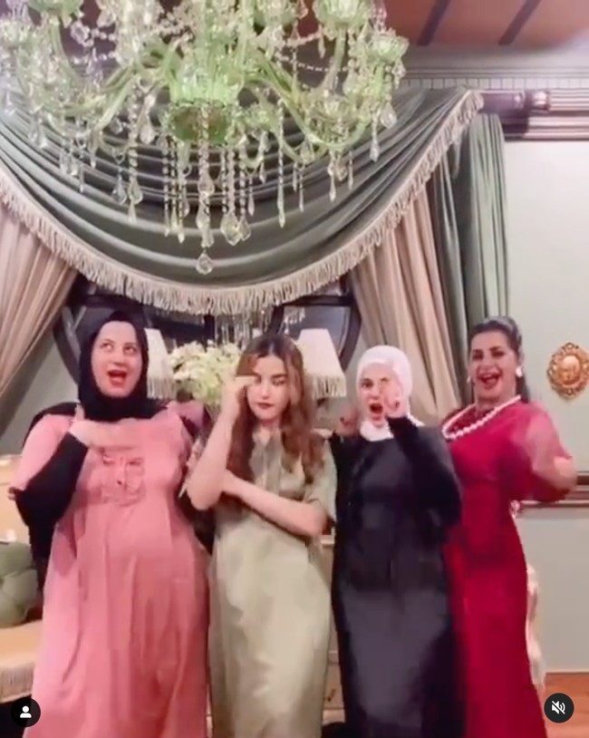 Keluarga Tasya Farasya sendiri sebelumnya selalu terlihat akrab dan kompak. Melalui unggahan-unggahan yang dibagikan di Instagram, Tasya Farasya bersama Tasyi dan keluarganya bahkan sempat membuat video keseruan saat mereka berjoget bersama. Foto: Instagram/@tasyafarasya