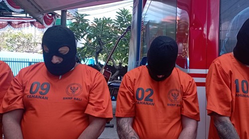 Tiga orang bule bandar pemasok kokain di wilayah Desa Canggu dan Kelurahan Seminyak ditangkap BNNP Bali.