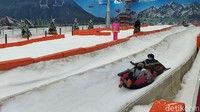 Pengunjung Trans Snow World Surabaya main seluncur/Foto: Deny Prastyo Utomo/detikJatim