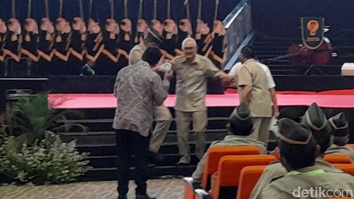 Try Sutrisno di acara purnawirawan TNI AD