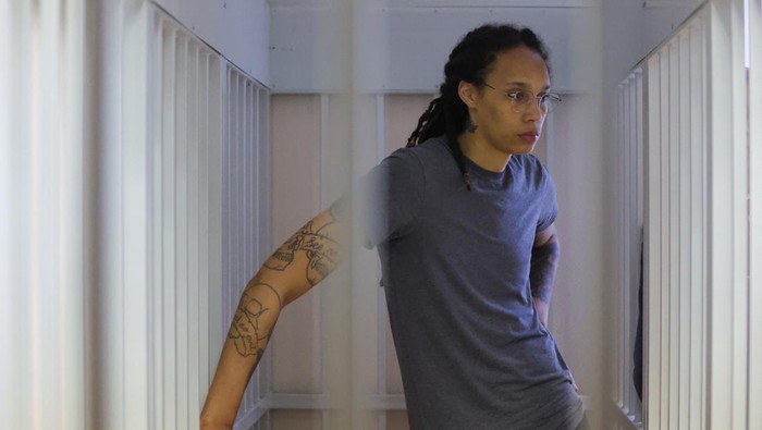 U.S. basketball player Brittney Griner, who was detained at Moscows Sheremetyevo airport and later charged with illegal possession of cannabis, stands inside a defendants cage before the courts verdict in Khimki outside Moscow, Russia August 4, 2022. REUTERS/Evgenia Novozhenina/Pool