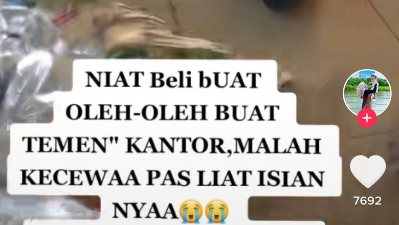 Video unggahan TikTok tentang kekecewaan wisatawan Kota Batu Video unggahan TikTok tentang kekecewaan wisatawan Kota Batu yang membeli oleh-oleh tapi isinya sedikit dan merasa tertipu.
