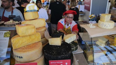 Serunya Berburu Keju di Festival Gastronomi Rusia