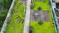 Gimana detikers? Terinpirasi untuk mengubah atap gedung menjadi taman?
