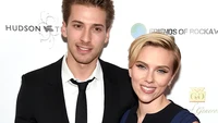 Scarlett Johansson punya saudara kembali bernama Hunter. Saudara kembar tak identiknya itu kini bekerja di organisasi nirlaba yang membantu membangun kembali rumah setelah Badai Sandy. Foto: Istimewa