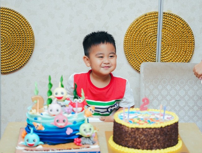 Tepat tanggal 3 Agustus 2022 anak kedua Kahiyang Ayu dan Bobby Nasution, Panembahan Al Nahyan, baru saja merayakan ulang tahunnya yang ke-2. Melalui akun Instagram pribadinya, Bobby tampak mengunggah beberapa momen perayaan ulang tahun sang anak. Foto: Instagram/@bobbynst