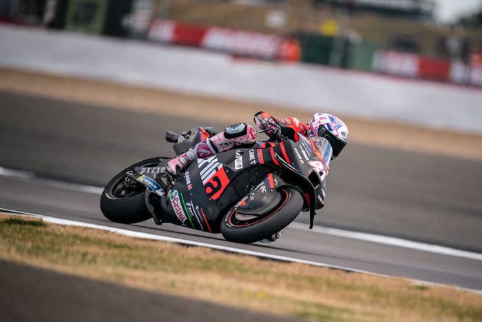 NORTHAMPTON, ENGLAND - AUGUST 05: Aleix Espargaro of Spain and Aprilia Racing rides during the free practice session of the MotoGP Monster Energy British Grand Prix at Silverstone Circuit on August 05, 2022 in Northampton, England. (Photo by Steve Wobser/Getty Images)