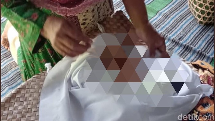 Bayi pasutri suporter asal tegal yang meninggal di Surabaya