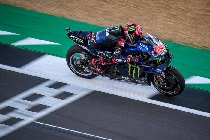 NORTHAMPTON, ENGLAND - AUGUST 05: Fabio Quartararo of France and Monster Energy Yamaha MotoGP rides during the free practice session of the MotoGP Monster Energy British Grand Prix at Silverstone Circuit on August 05, 2022 in Northampton, England. (Photo by Steve Wobser/Getty Images)