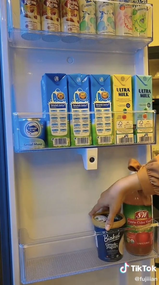 Fuji Pamer Momen Isi Kulkas, Netizen 'Salfok' Ada Segunung Kinder Joy