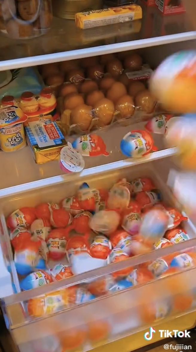 Fuji Pamer Momen Isi Kulkas, Netizen 'Salfok' Ada Segunung Kinder Joy