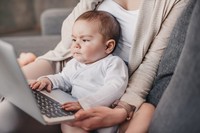 Gemas Banget! Potret Ekspresi Lucu Bayi Saat Tertangkap Kamera