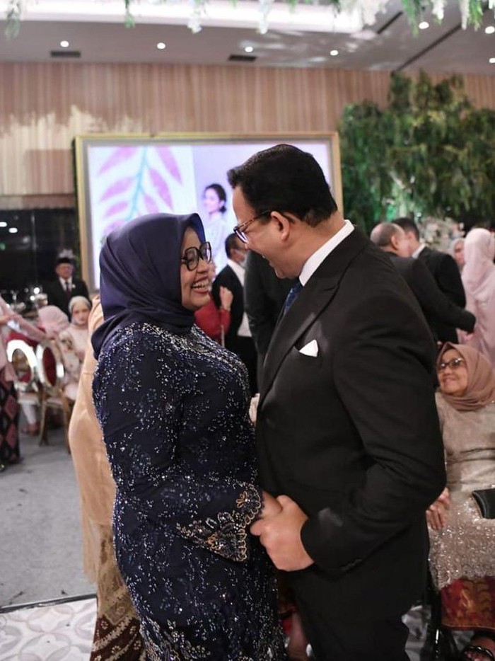 Gubernur DKI Jakarta Anies Baswedan dan keluarga memberi ucapan selamat ulang tahun kepada sang istri, Fery Farhati. Dia juga menceritakan soal perjalanan bersama hingga mendoakan sang istri (Instagram @aniesbaswedan)