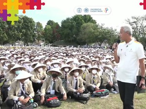 Disambut Poster Wadas Melawan Saat Orasi di UGM, Ganjar: Saya Suka Ini