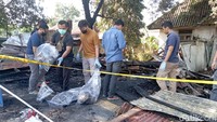 Pelaksana Harian Badan Penanggulangan Bencana Daerah (BPBD) Purbalingga, Umar Fauzi mengatakan kebakaran bermula saat korban memasak air sekira pukul 00.00 WIB. Namun, dia ketiduran sehingga pada pukul 01.00 WIB api dari kompor sudah membesar dan membakar bagian dapur rumah. Foto: Vandi Romadhon/detikJateng