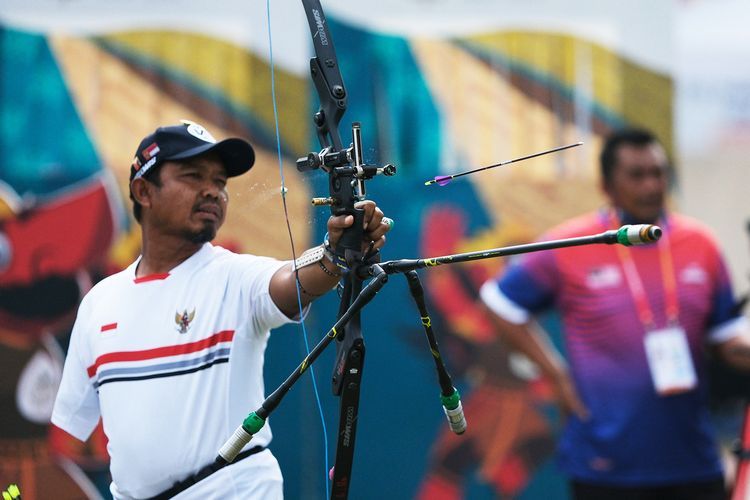 Kholidin, penjual bubur sekaligus atlet panahan