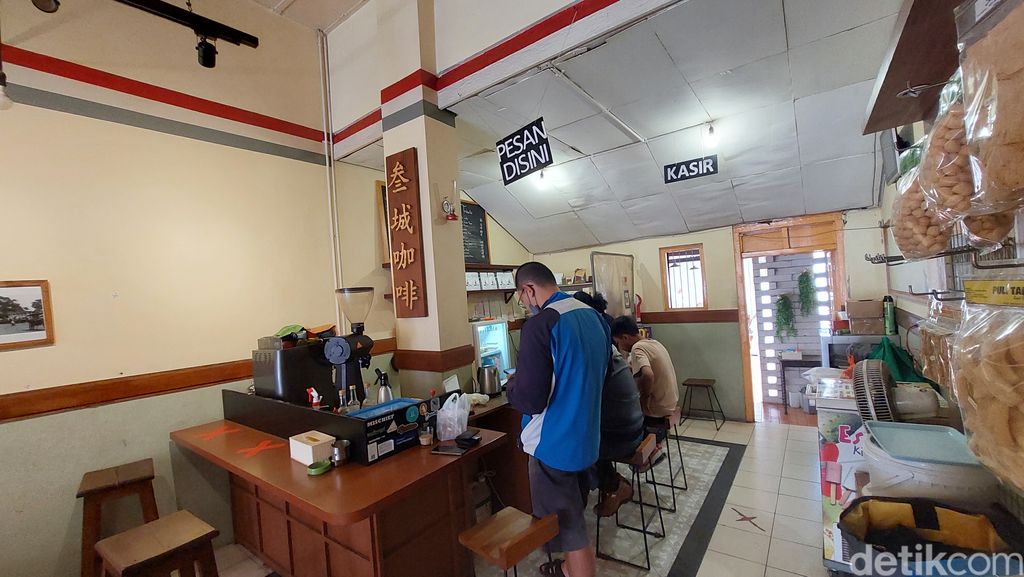 Suasana di tempat kopi SRC Muntilan
