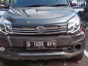 Bak Film Action, Pengepungan Mobil Pelat RF yang Kabur Usai Tabrak Polisi