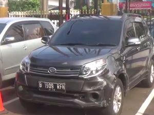 Ugal-ugalan, Pengemudi Berpelat RF Tabrak Polisi di Tol Jadi Tersangka!