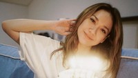 Meskipun Bunga Citra Lestari hampir menginjak usia 40 tahun, tetapi wajah dan gayanya masih awet muda ya? Foto: Instagram @bclsinclair