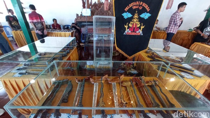 Pameran dan Bursa Tosan Aji di Keraton Kacirebonan.