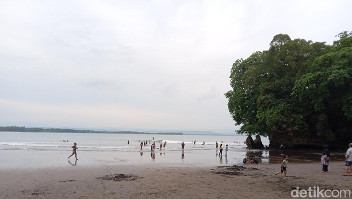 Pantai Batukaras di Pangandaran.