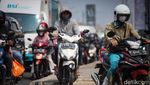 Pemotor Bandel Serobot Trotoar di Tangsel